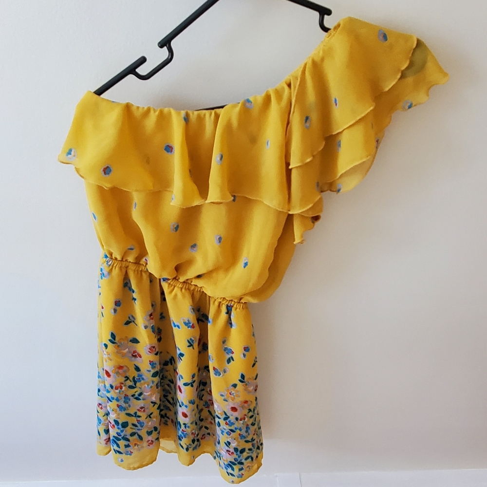 Eyelash Couture off the shoulder yellow floral print dress. Small juniors